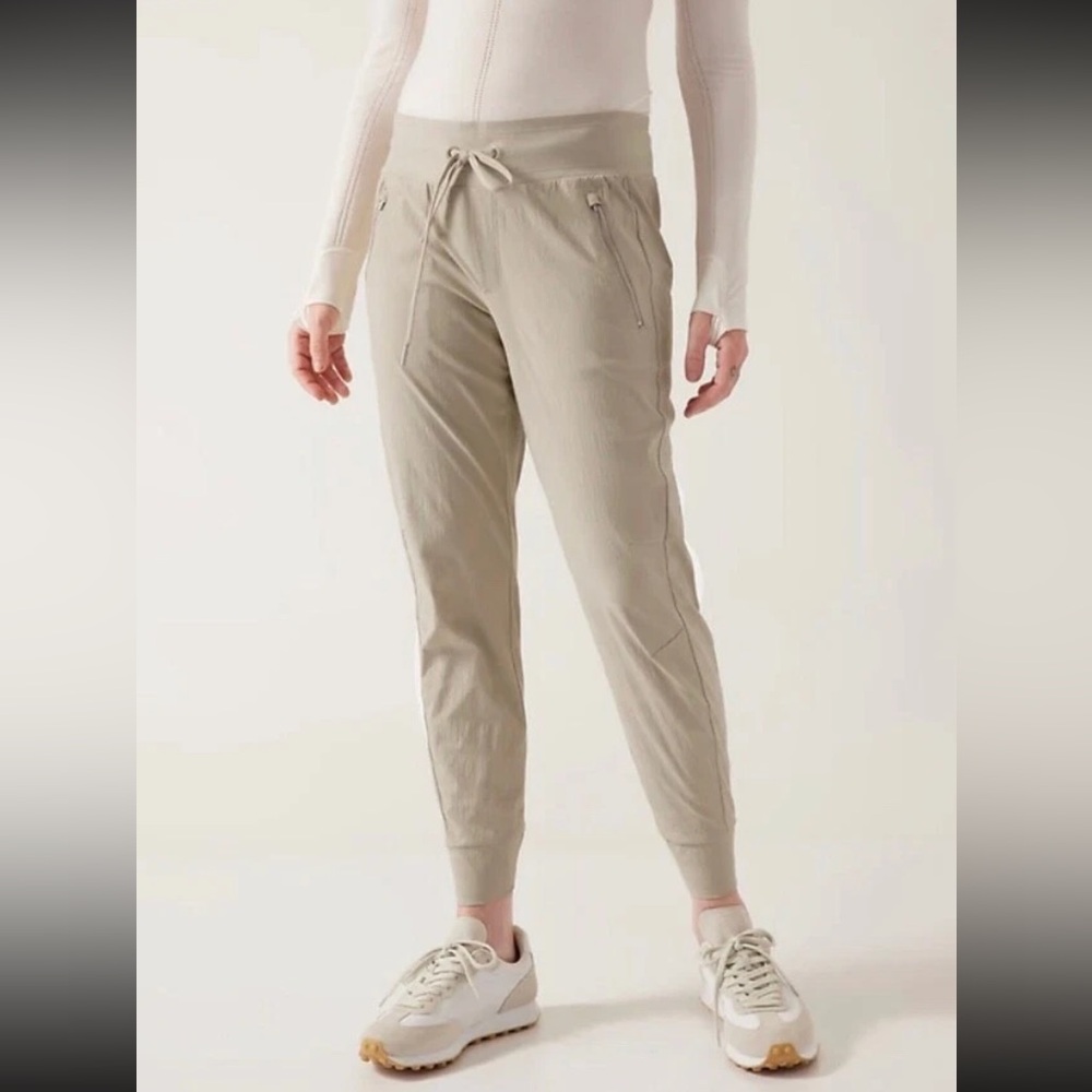 ATHLETA TREKKIE NORTH JOGGERS IN ECRU #V00